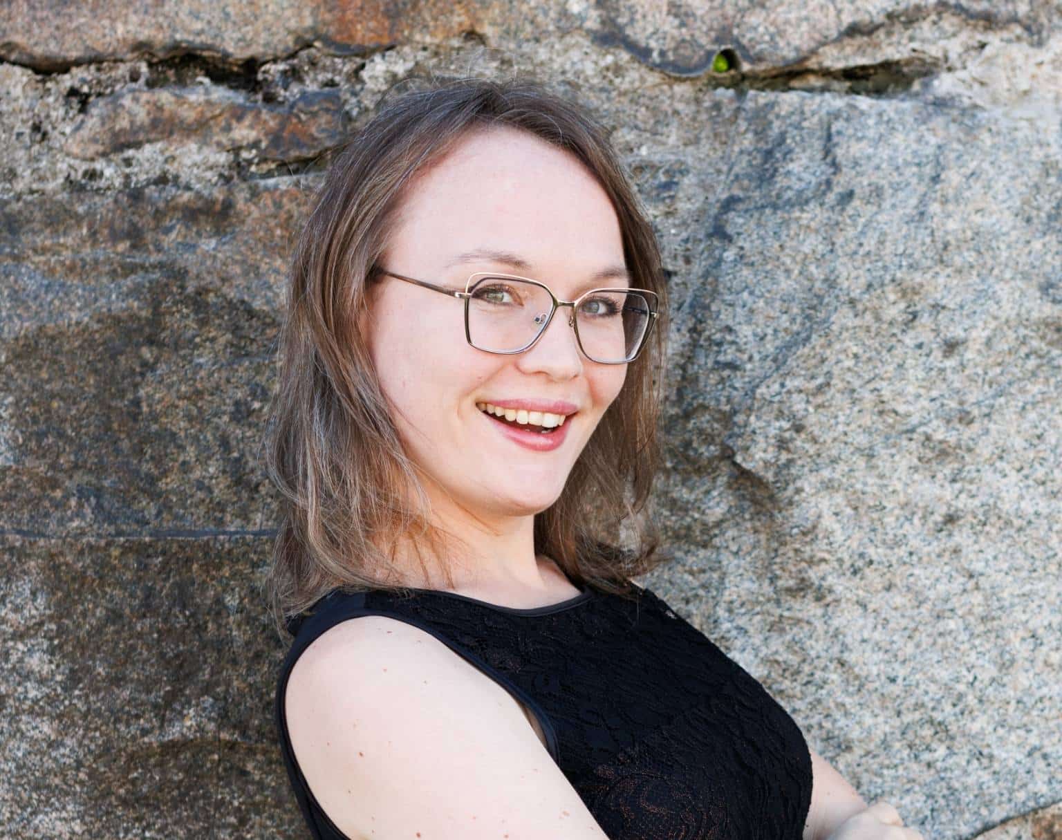 Hannah-Grinnell-Headshot-Sizereduced